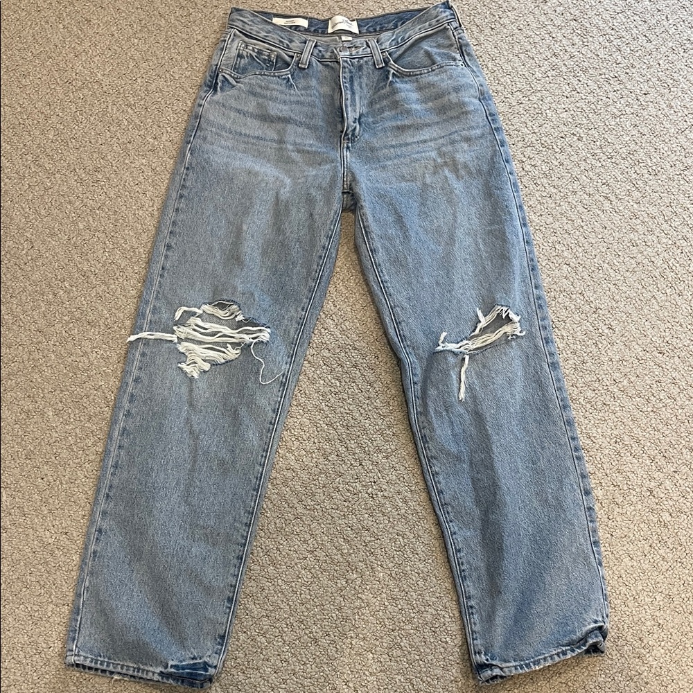 Universal Thread Blue Distressed Women Jeans